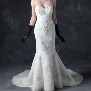Michelle Roth Fit & Flare Wedding Gown w/ Veil